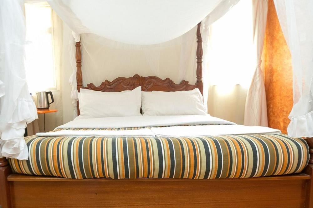 Upperhill Blueberry Hotel Найроби Екстериор снимка